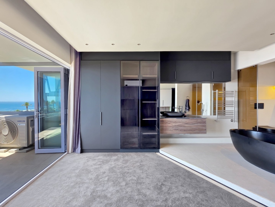 2 Bedroom Property for Sale in Sea Point Western Cape